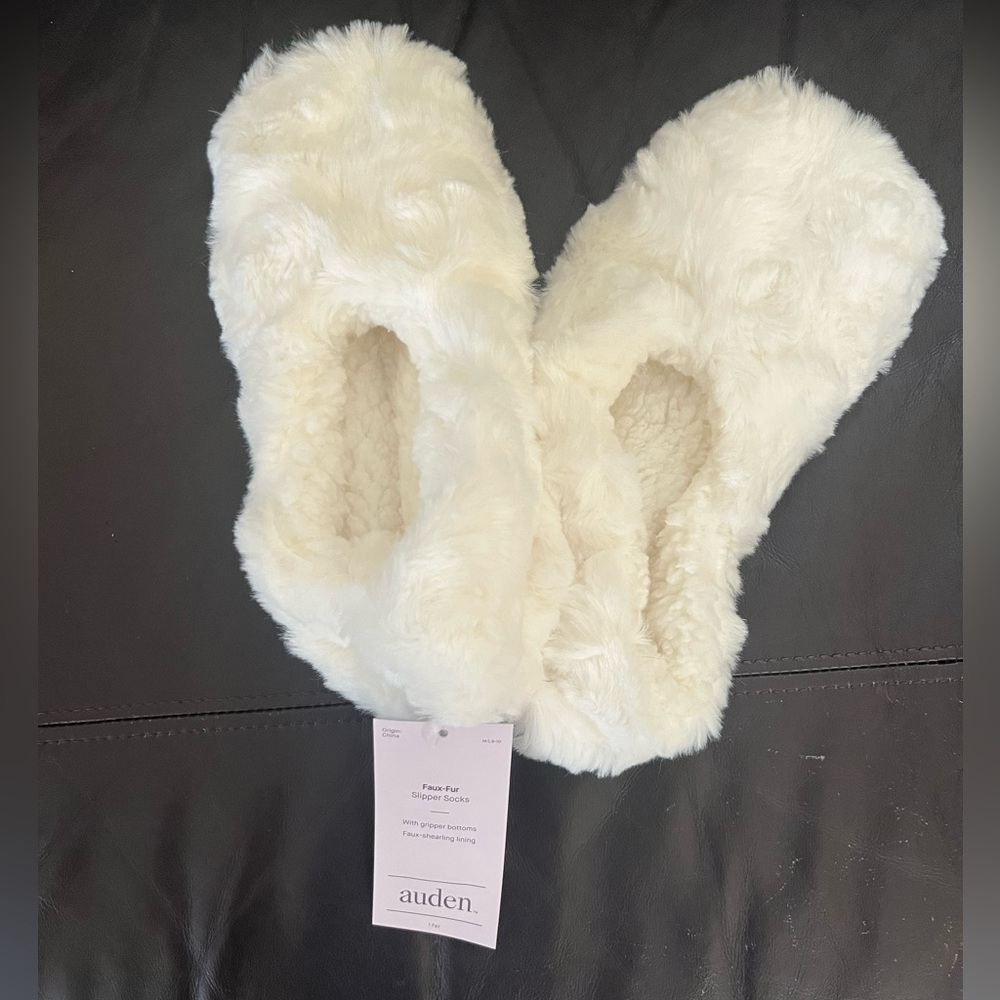 NWT Auden Faux-Fur Slipper Socks with grippers Size 8-10